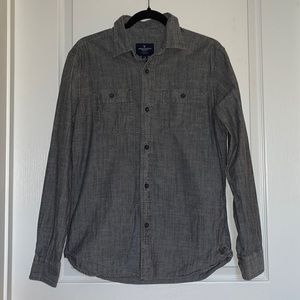 American Eagle Outfitters Lightweight Grey Chambray Classic Fit Button Down